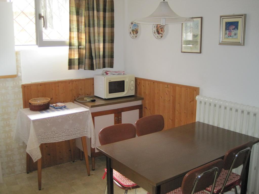 La Virgola Apartments Brenzone sul Garda Room photo
